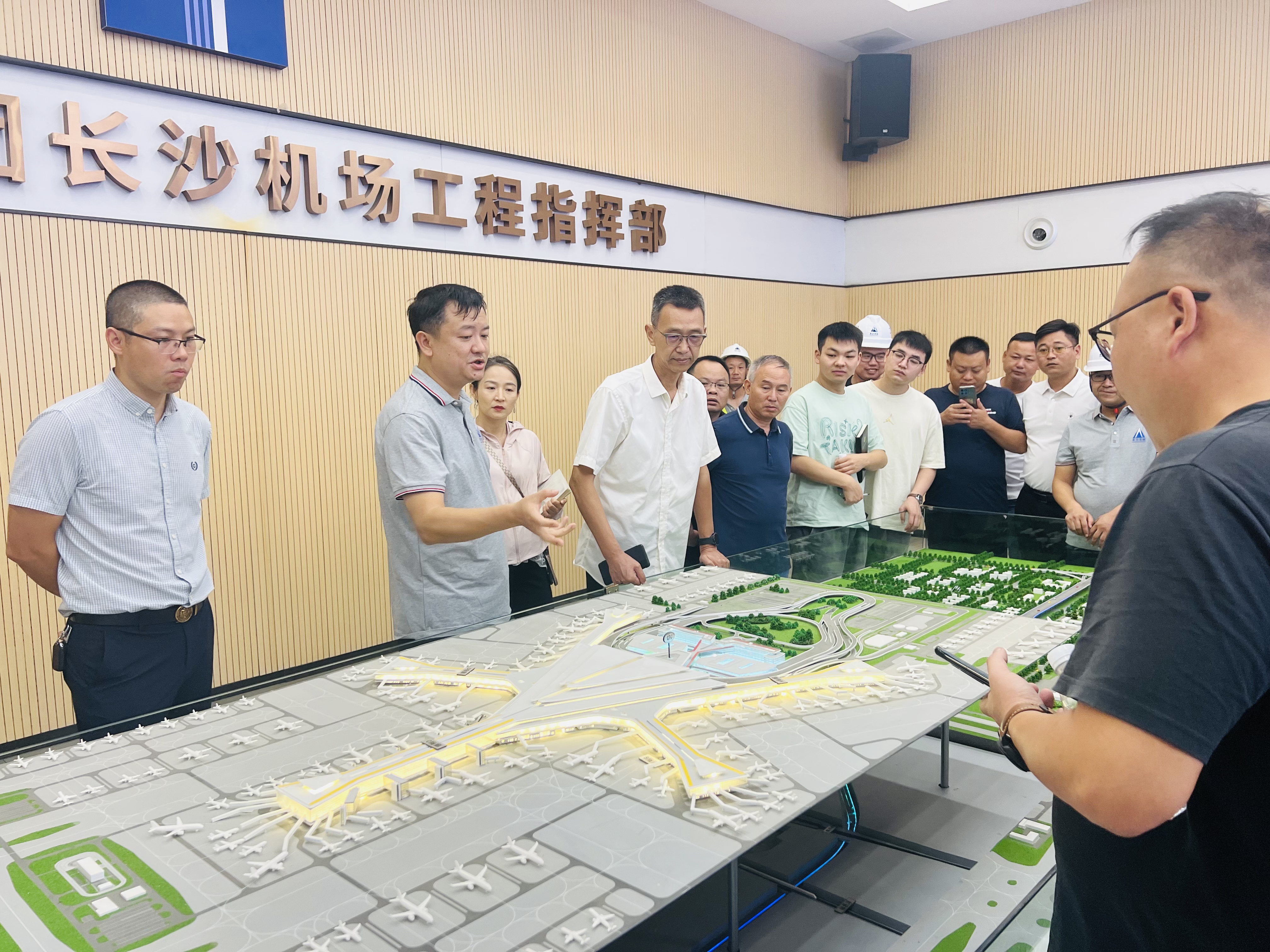 市政要聞 | 長(zhǎng)沙機(jī)場(chǎng)改擴(kuò)建工程場(chǎng)內(nèi)道路交通工程施工項(xiàng)目標(biāo)段一“質(zhì)量月”觀(guān)摩交流活動(dòng)順利舉行